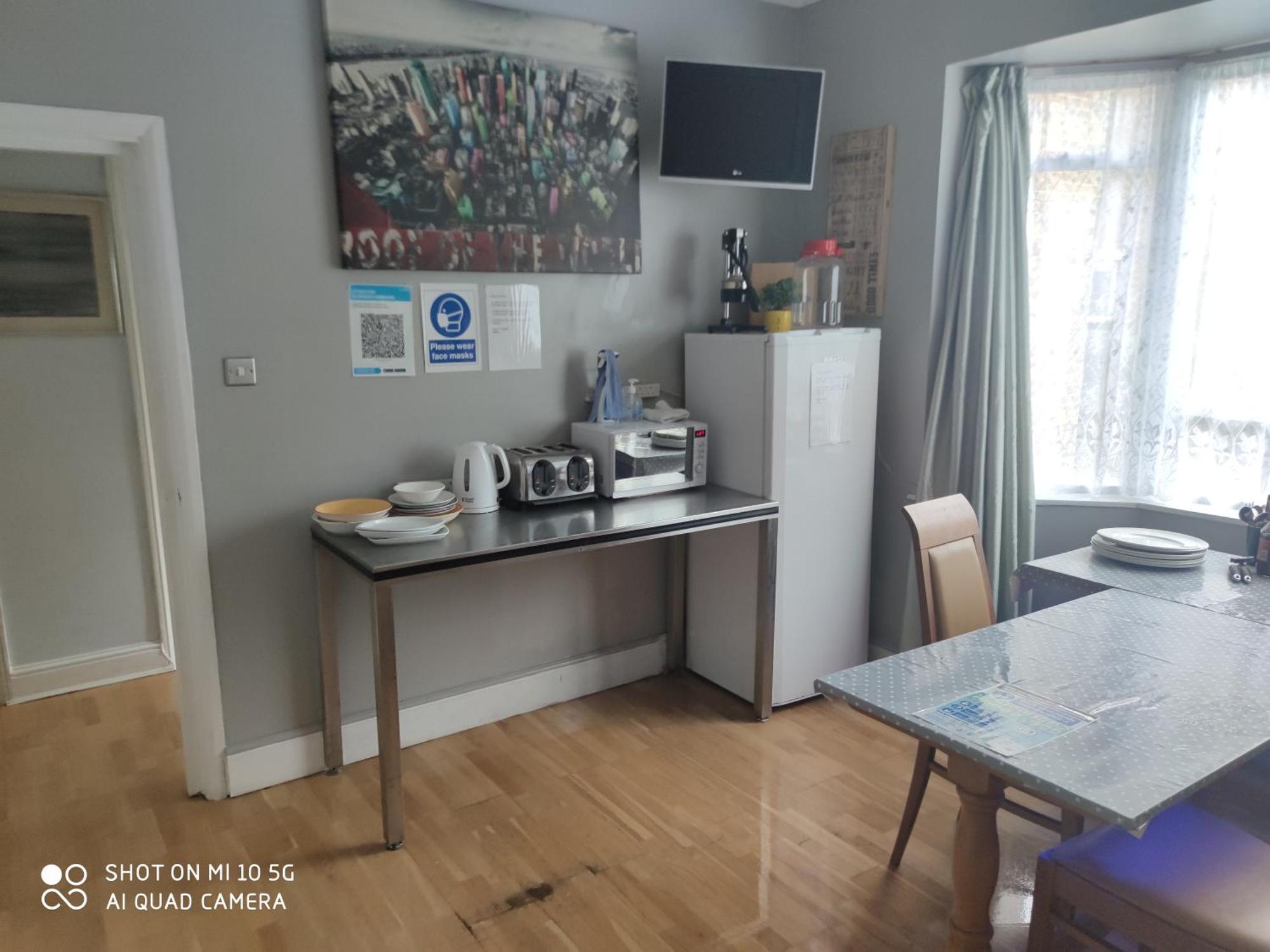 Sussex Lodge Guest House Слау Екстериор снимка