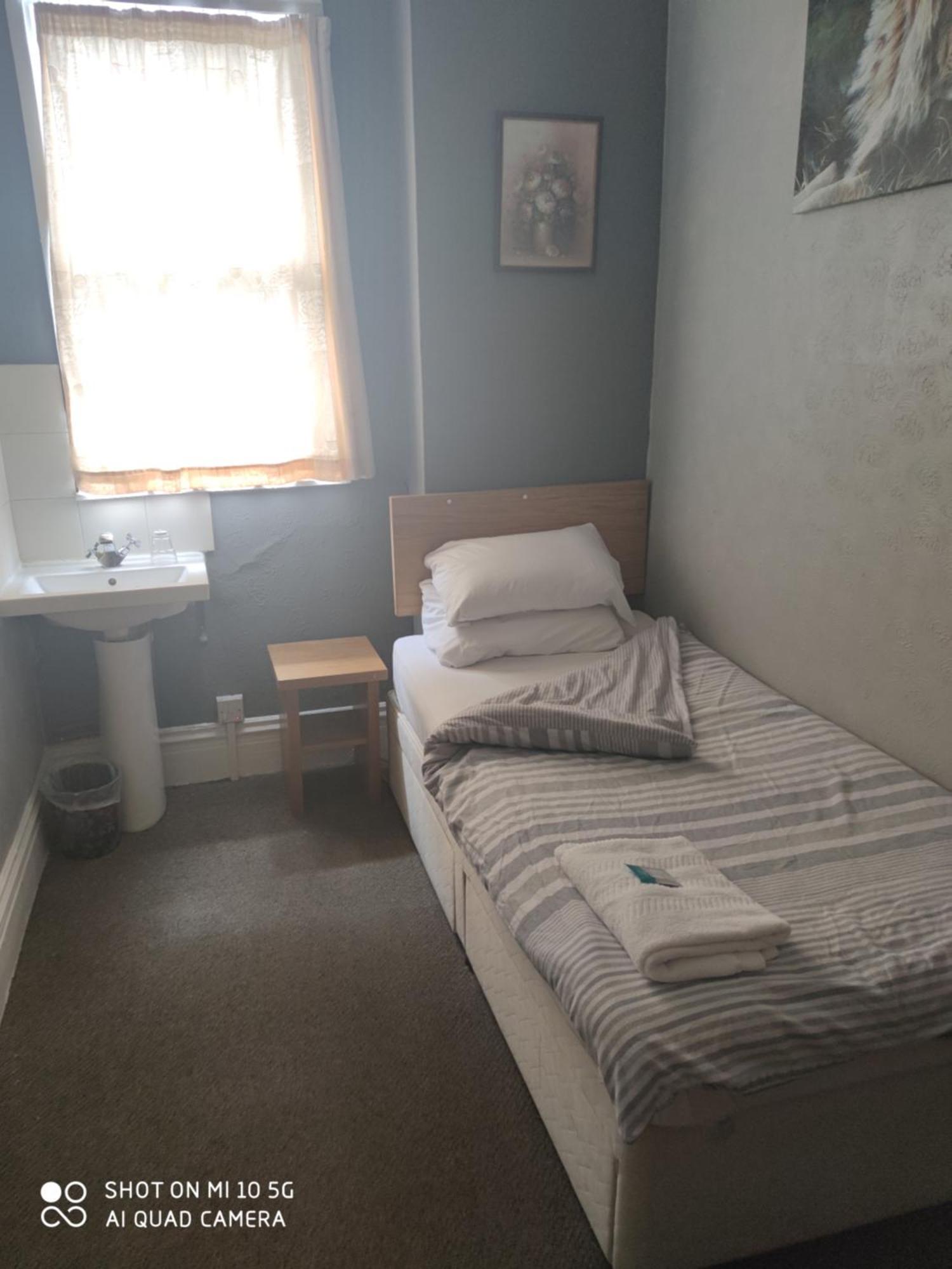Sussex Lodge Guest House Слау Екстериор снимка