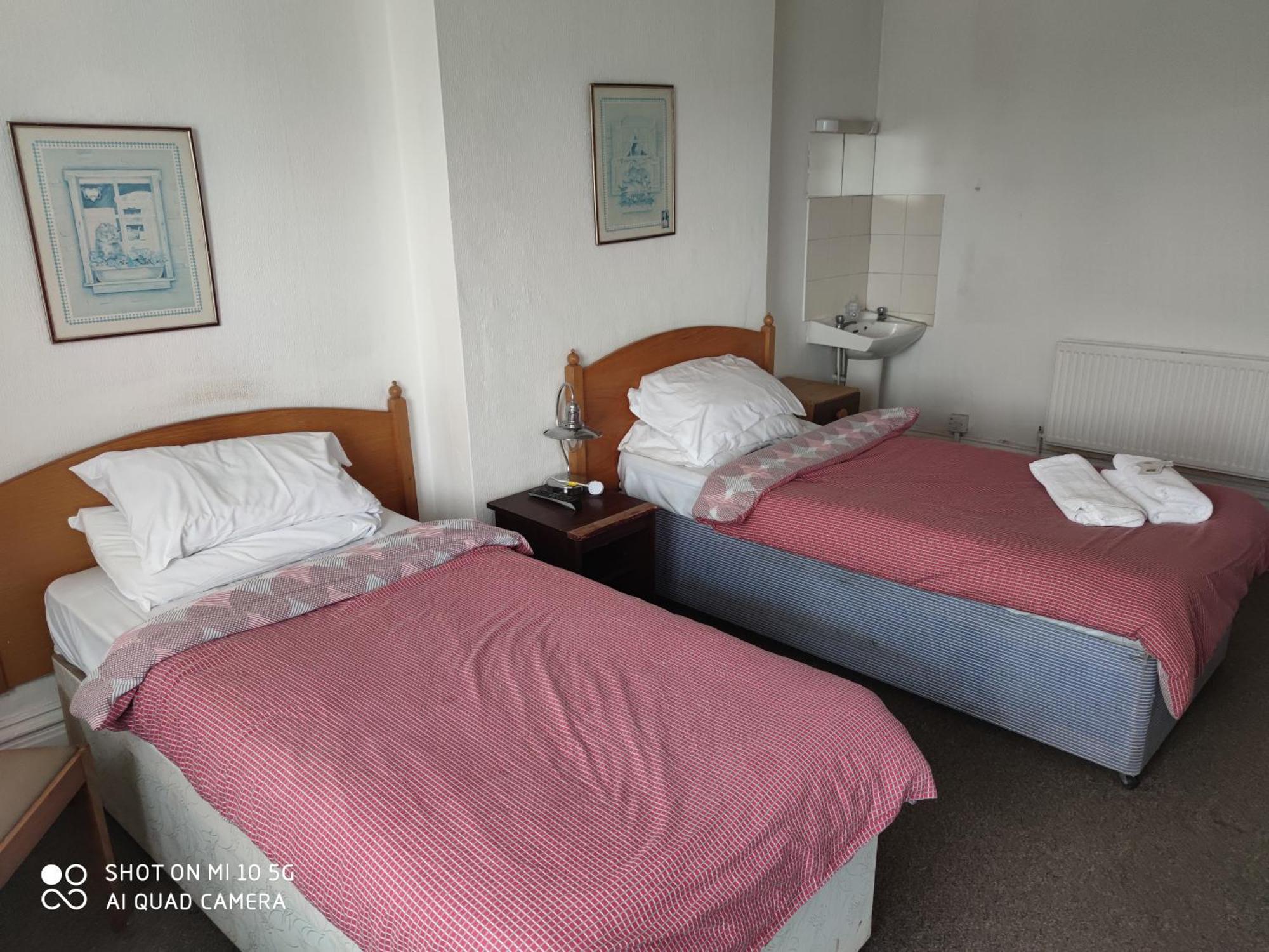 Sussex Lodge Guest House Слау Екстериор снимка